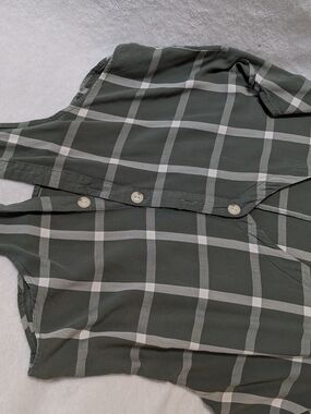 Universal Thread Women's Olive Green  Button-Down Shirt With Tie At Waist